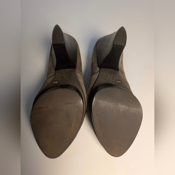 BCBGMAXAZRIA Taupe Suede Silver Leather Front Wedge High Heel Open Toe Sz 9 EUC - Picture 7 of 9